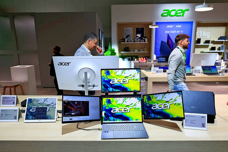 Acer'dan Üç Ekranlı Taşınabilir Monitör: Geleceğin Teknolojisi - Yapay Zeka haberi görseli