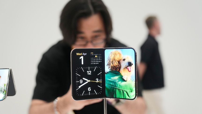 Apple'dan Devrim Niteliğinde Katlanabilir iPhone: iPhone Duo - Yapay Zeka haberi görseli