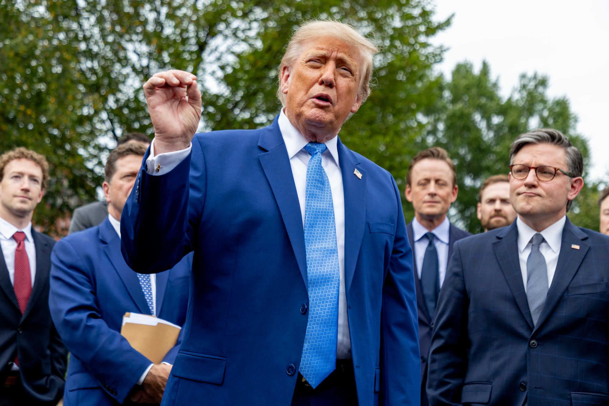 Trump’tan Yeni ‘Süper Zeka Gücü’: AI Yarışında Yeni Dönem haberi görseli