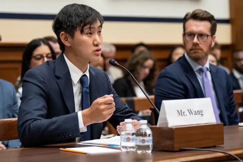 Meta, Yapay Zeka Yarışında Önemli Bir Adım Attı: Alexandr Wang, Yeni Modeli ile OpenAI'nin GPT-5.5'ine Yaklaştıklarını Açıkladı haberi görseli Meta, Yapay Zeka Yarışında Önemli Bir Adım Attı: Alexandr Wang, Yeni Modeli ile OpenAI'nin GPT-5.5'ine Yaklaştıklarını Açıkladı haberi görseli