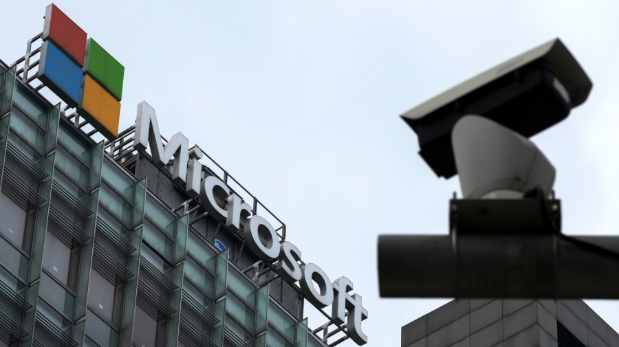 Microsoft'un Karbon Emisyonları 2025'te %25 Arttı: AI Veri Merkezlerinin Büyümesi Etkili Oldu haberi görseli