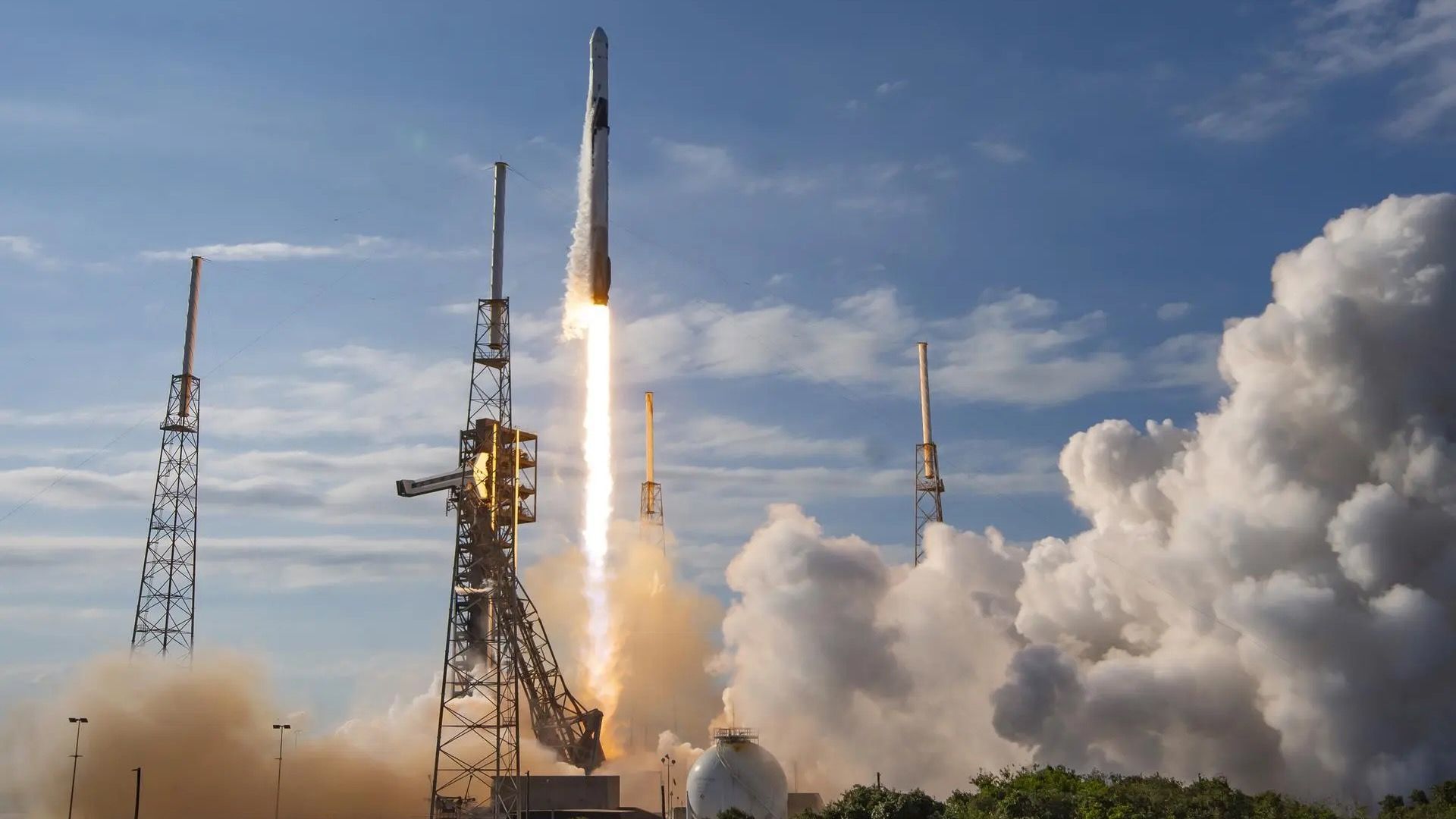 SpaceX, 2,8 Ton Yükü Uzay İstasyonuna Gönderiyor haberi görseli