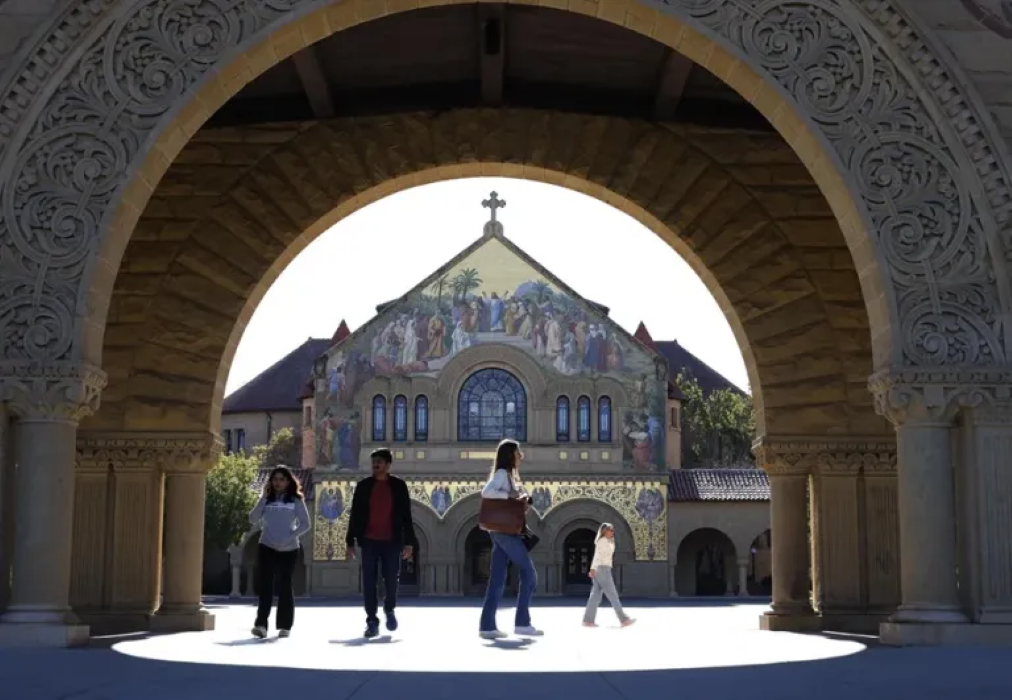 Stanford’da AI Skandalı: İspanyol Öğrencinin Silinmesi haberi görseli Stanford’da AI Skandalı: İspanyol Öğrencinin Silinmesi haberi görseli