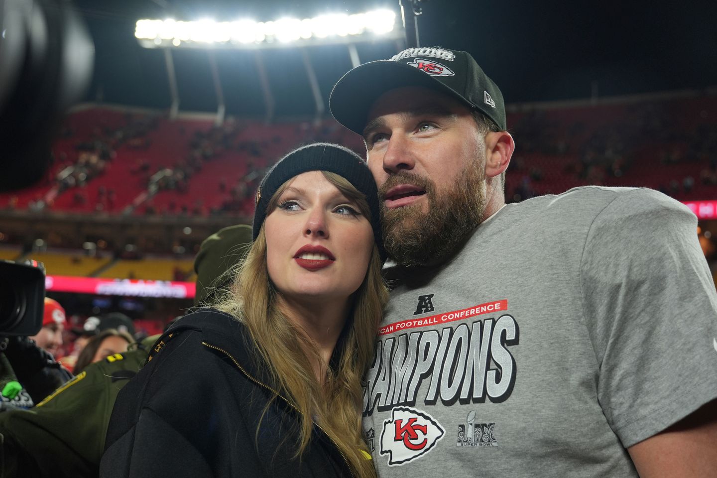 Travis Kelce ve Taylor Swift'in Düğünü: Hayatımın En İyi Gecesi haberi kapak görseli Travis Kelce ve Taylor Swift'in Düğünü: Hayatımın En İyi Gecesi haberi kapak görseli