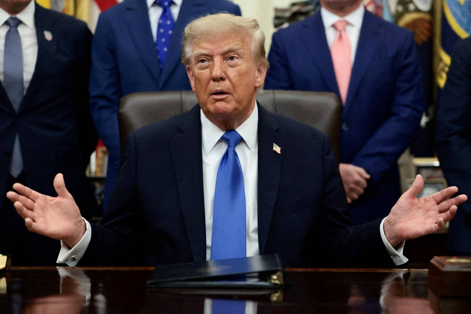 Trump dismisses AI safety alarm, says U.S. already has tools to police industry haberi görseli
