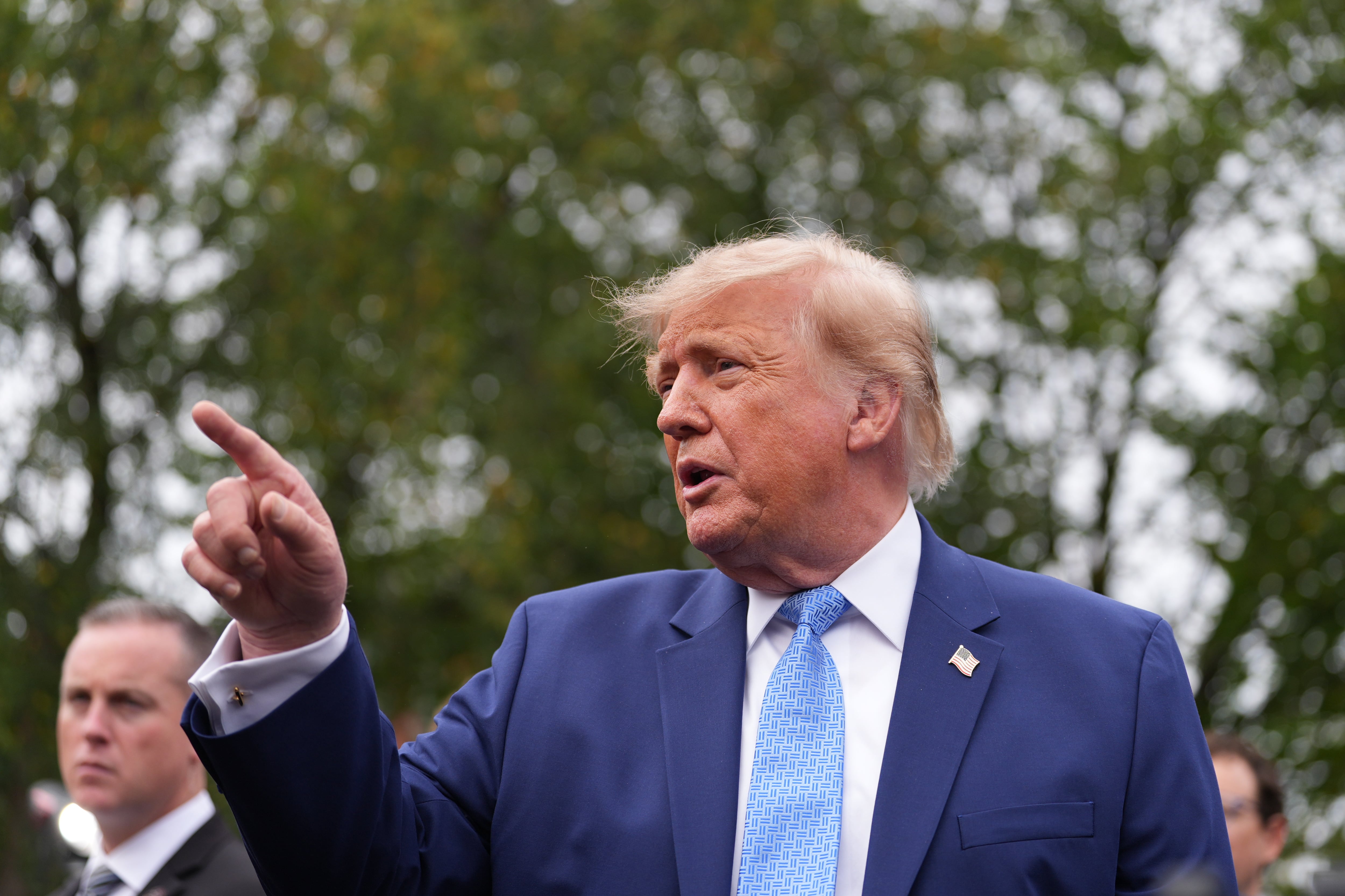Trump, yapay zeka şirketleriyle müşterek bir anlaşma imzaladı haberi görseli