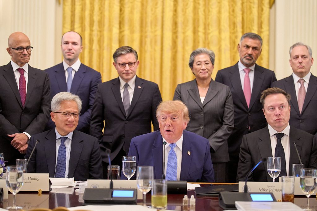 Trump, Yapay Zeka için Sektör Liderleriyle Anlaşma İmzaladı haberi görseli Trump, Yapay Zeka için Sektör Liderleriyle Anlaşma İmzaladı haberi görseli