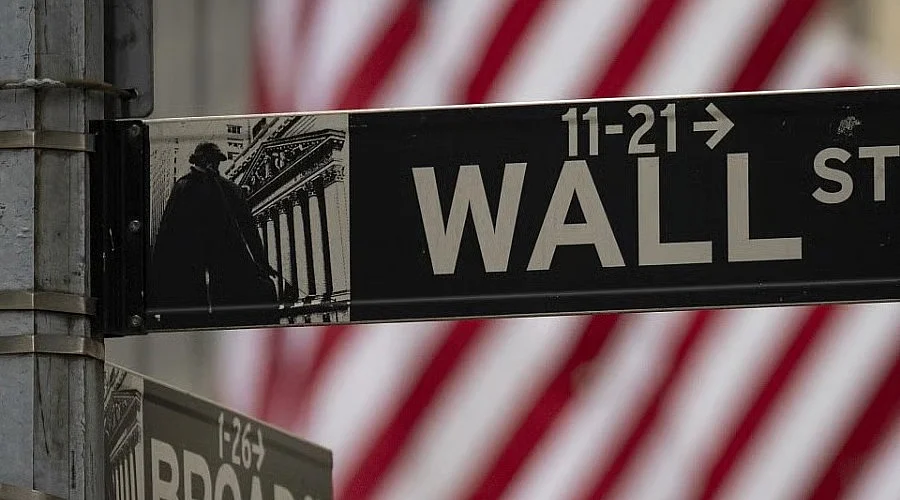 Wall Street'de Petrol Fiyatları Düştü, Hisse Senetleri Yükseldi: ABD-İran Görüşmeleri Bekleniyor haberi görseli